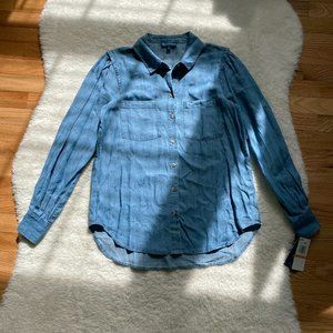 Democracy Women's Chambray Long Sleeve Button Down Top Light Blue Denim Small